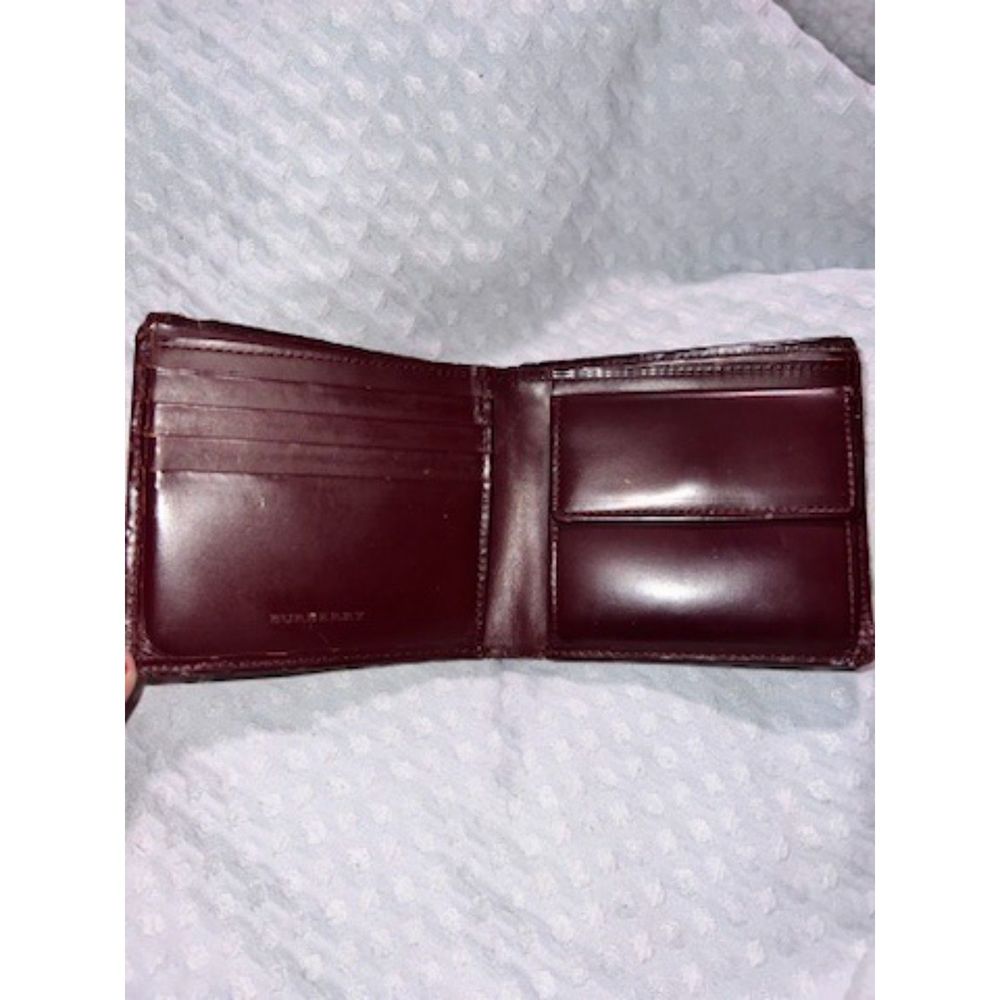 GUC Burberry Smooth Leather Bifold Wallet - Picture 8 of 12